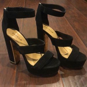 Bamboo black & gold heels